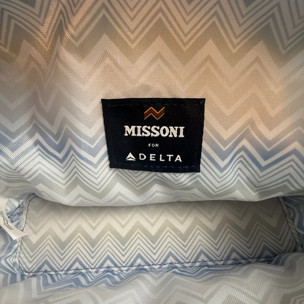 Missoni for Delta Navy Blue Zigzag Knit Amenity Pouch Cosmetic Travel Bag Gold